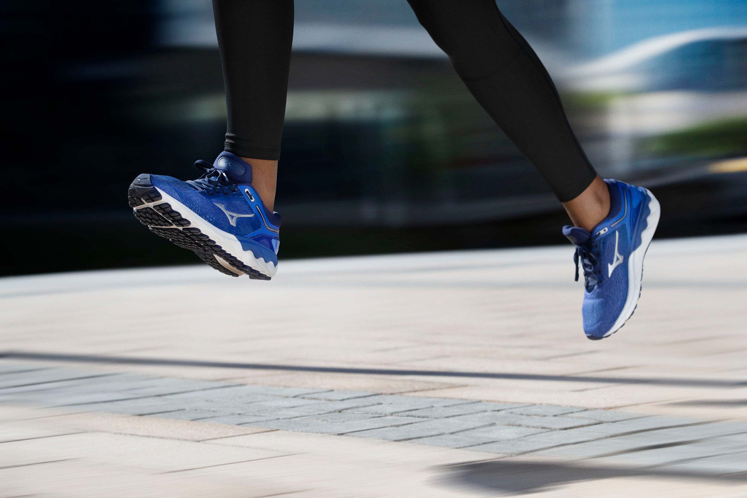 Обувь атлетика. Мизуно Скайрайз 3. Mizuno Running. Кроссовки для бега Run Cushion. ASICS Nike Mizuno кроссовки.