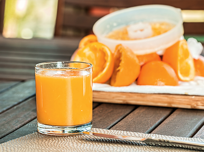 La comida previa a la carrera puede incluir zumo de naranja u otras frutas